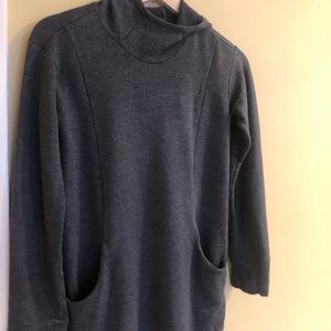 Girls athleta casual dress has pockets and looks good with leggings.